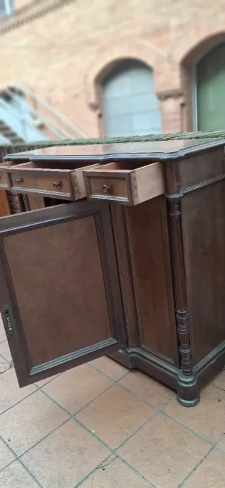 Cómoda antigua de madera