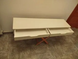 Mueble recibidor blanco con cajones