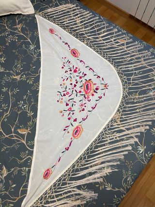 Mantoncillo Flamenco Blanco Bordado