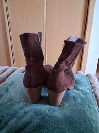 Botas de caña baja en ante color marrón chocolate