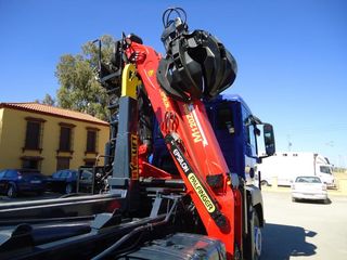 MAN TGS 26 440-CAMIONES GANCHO + GRUA