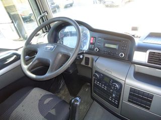 MAN TGS 26 440-CAMIONES GANCHO + GRUA