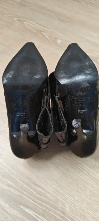 Botas altas de piel negras con tacón