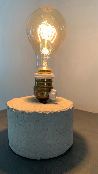 LAMPARA INDUSTRIA HORMIGÓN Y LATÓN