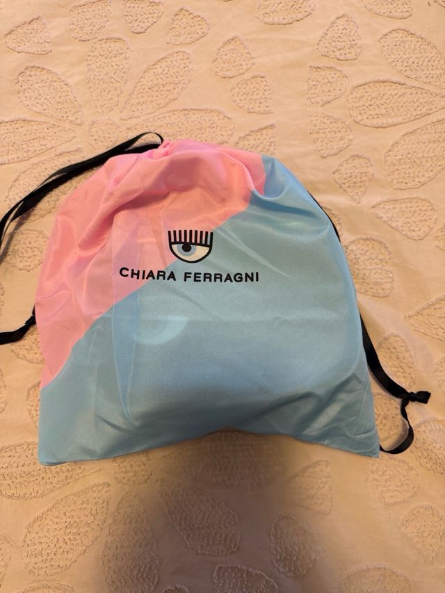 Bolso Chiara Ferragni azul con estrella