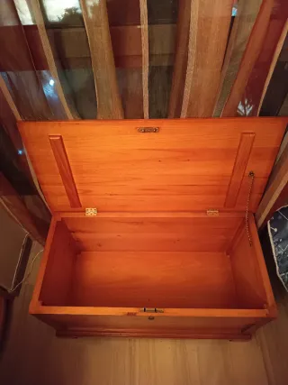 Baúl de madera de pino