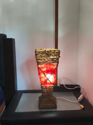 Lámpara de mesa decorativa mimbre