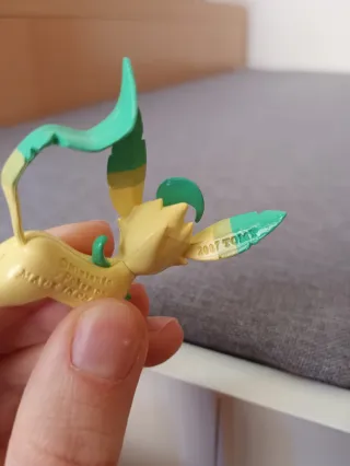 Figuras Pokémon Glaceon y Leafeon Tomy