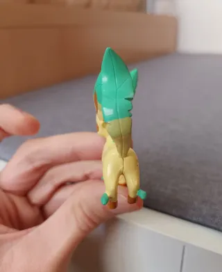 Figuras Pokémon Glaceon y Leafeon Tomy