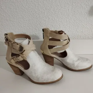 Botín hebilla beige y blanco