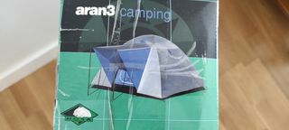 Tienda de campaña azul y gris