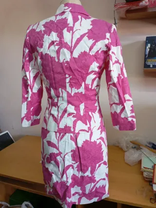 Vestido corto floral rosa y blanco