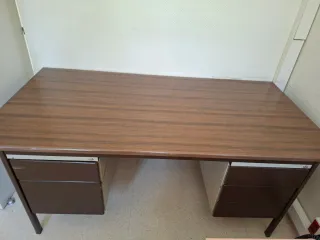 Mesa de oficina con 2 cajoneras