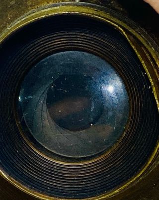 Objetivo Clack antiguo para cámaras de fuelle