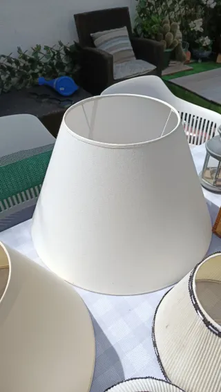 4 Pantallas de Lámpara Beige y Blancas