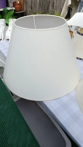 4 Pantallas de Lámpara Beige y Blancas