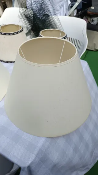 4 Pantallas de Lámpara Beige y Blancas