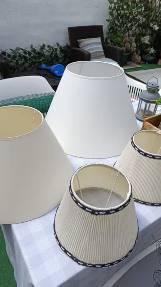 4 Pantallas de Lámpara Beige y Blancas