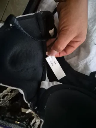 Corset negro con encaje blanco