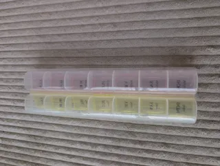 Pastillero Semanal 2 Tiempos (Rosa/Amarillo)