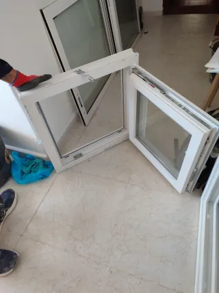 2 Ventanas de PVC con Persianas Enrollables