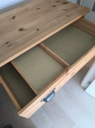 Cómoda de madera con 4 cajones