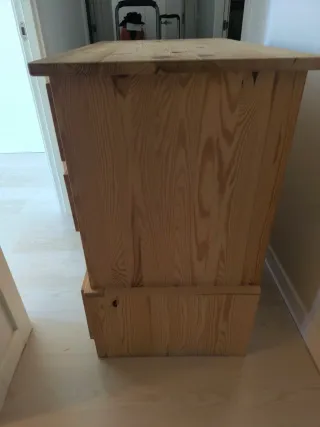 Cómoda de madera con 4 cajones