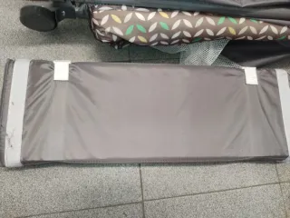 Cuna de viaje Lionelo Stefi gris