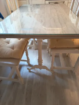 Preciosa Mesa de piedra con cristal y 4 sillas