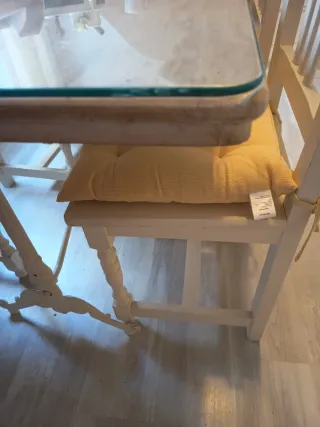 Preciosa Mesa de piedra con cristal y 4 sillas