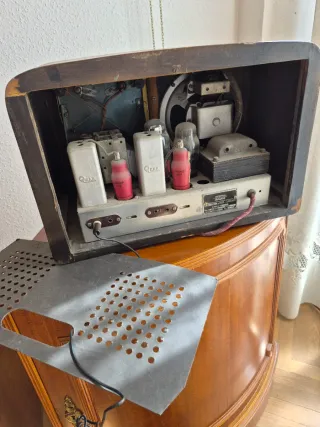 Radio Antigua Verdi Marrón y Dorada