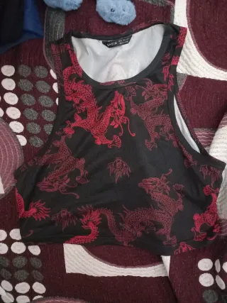 Top corto dragones rojos SHEIN