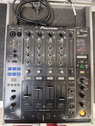 Pioneer DJM-900 Nexus con Flightcase