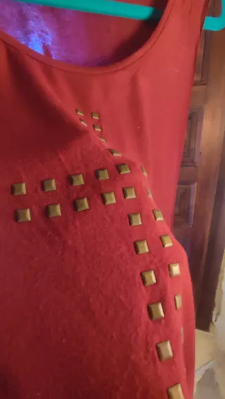 Camiseta Boohoo tachuelas cruz