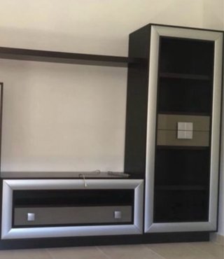 Mueble de salón moderno marrón, perfil plateado