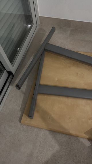 Escritorio Ikea Madera y Metal SE REGALA