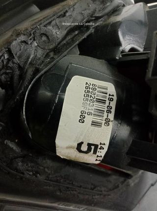 Nissan 20300852 piloto trasero izquierdo primera