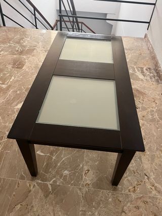 Mesa de comedor de madera y cristal