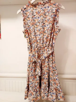 Vestido estampado floral sin mangas