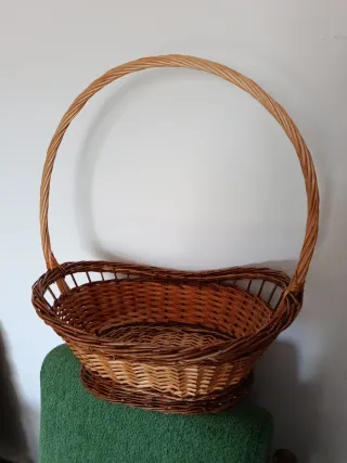 Cesta de mimbre con asa