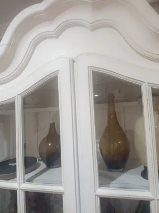 Vitrina Blanca con Puertas de Cristal