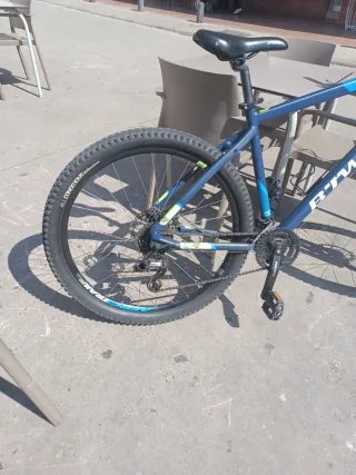 Bicicleta Btwin Azul y Negra