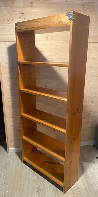 Estantería de madera