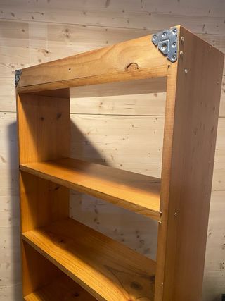 Estantería de madera