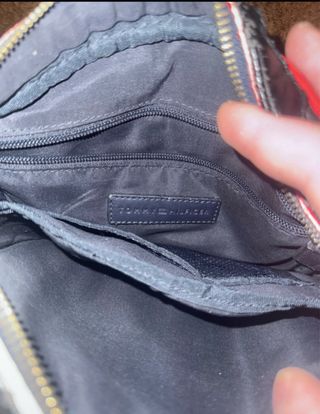 Bandolera Tommy Hilfiger azul y roja