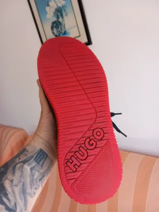 Zapatillas Hugo Negras y Rojas