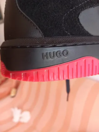 Zapatillas Hugo Negras y Rojas