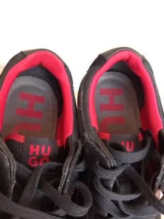 Zapatillas Hugo Negras y Rojas