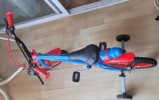 Bicicleta infantil 16" con ruedines, portabotella.