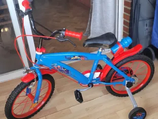 Bicicleta infantil 16" con ruedines, portabotella.
